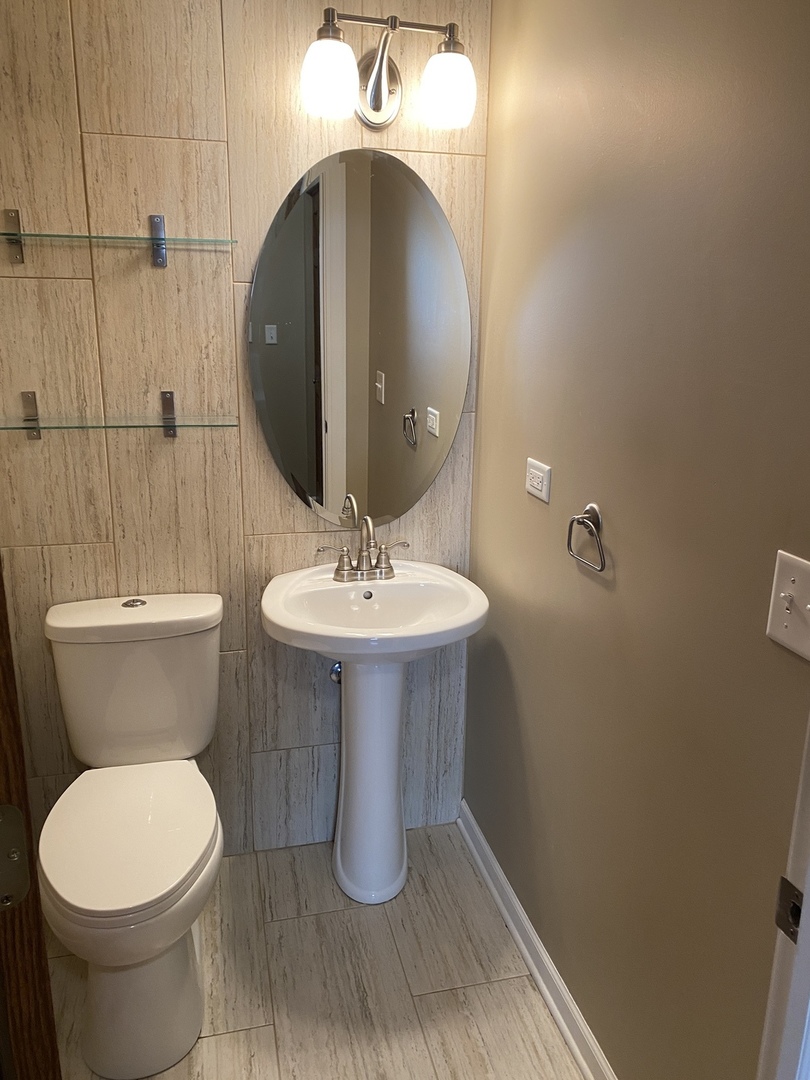396 West St Charles Road Elmhurst, IL 60126 - Photo 9 of 16 Gallery Image 9
