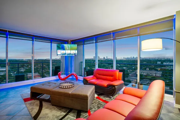 $2,600 | 1720 Harrison Street, Unit 12A, Hollywood, FL 33020