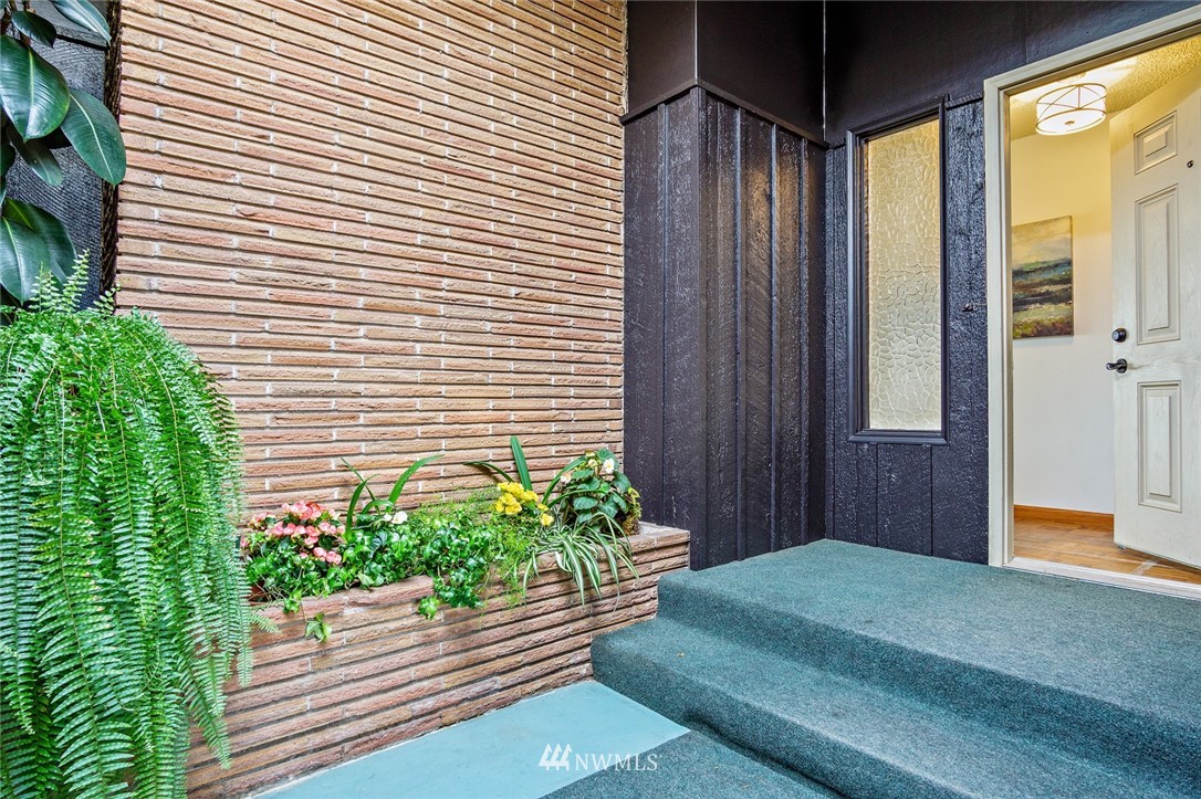 11405 21st Avenue Southwest Seattle, WA 98146 - Photo 2 of 25