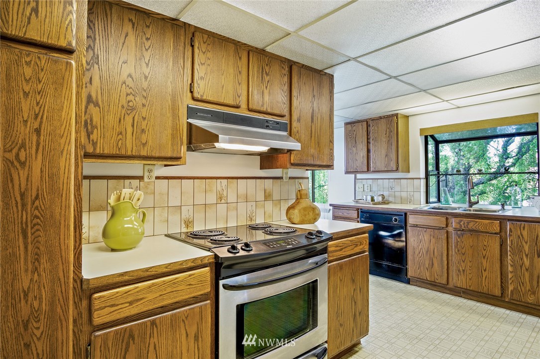 11405 21st Avenue Southwest Seattle, WA 98146 - Photo 12 of 25