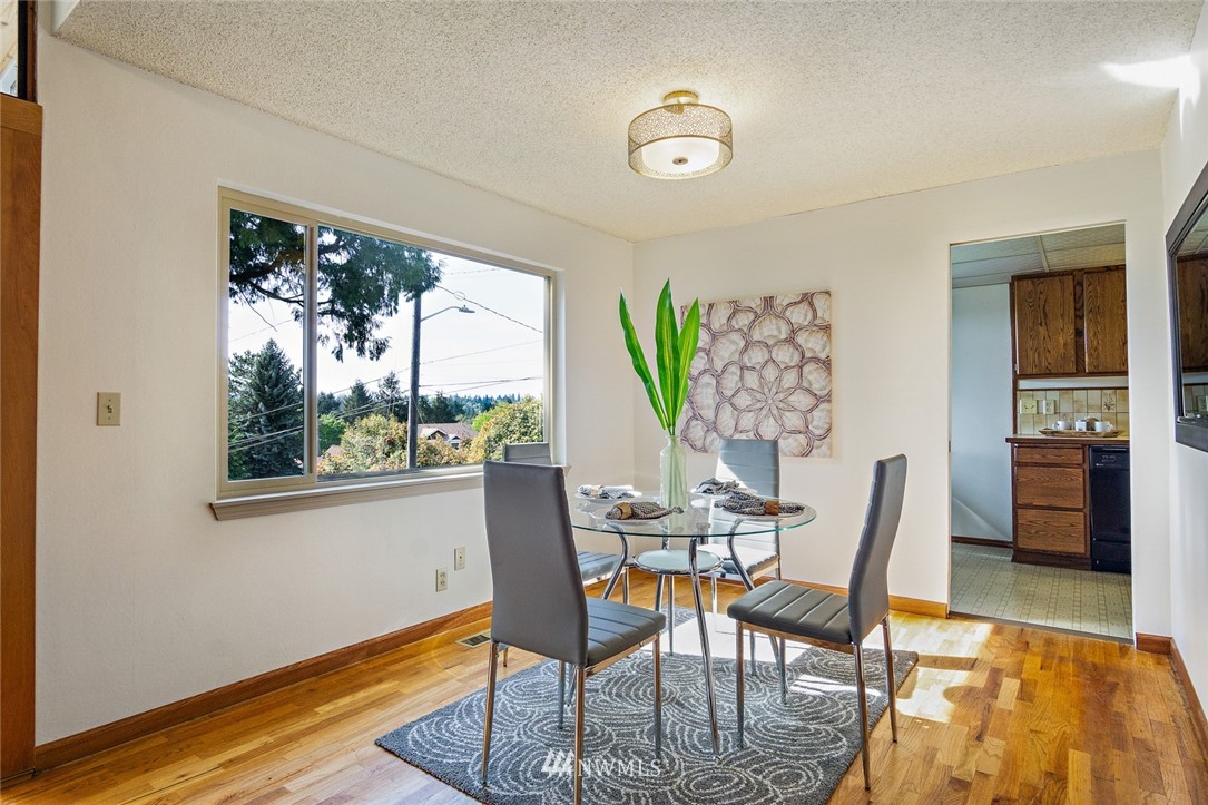 11405 21st Avenue Southwest Seattle, WA 98146 - Photo 13 of 25