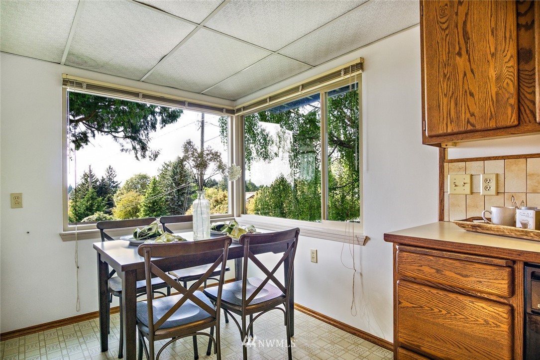 11405 21st Avenue Southwest Seattle, WA 98146 - Photo 14 of 25