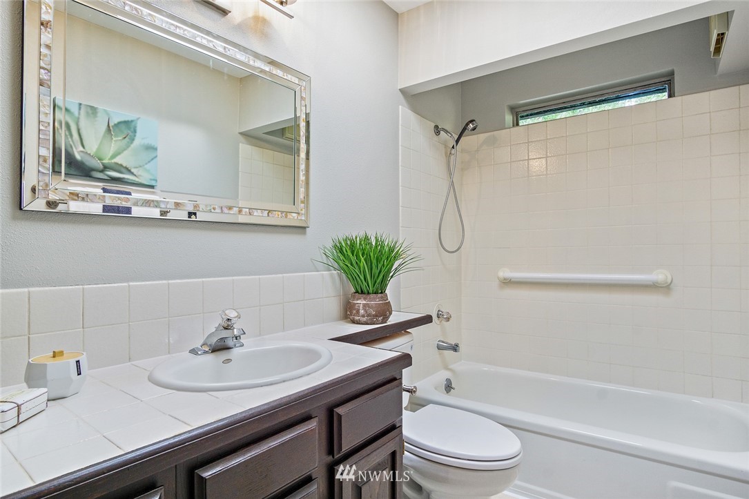 11405 21st Avenue Southwest Seattle, WA 98146 - Photo 18 of 25