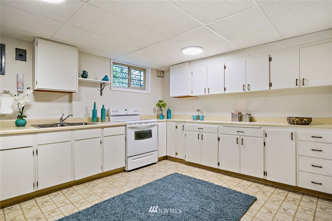 11405 21st Avenue Southwest Seattle, WA 98146 - Photo 19 of 25