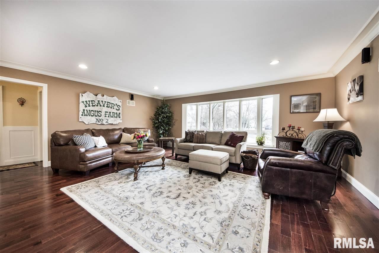 308 East High Point Road Peoria, IL 61614 - Photo 4 of 36 Gallery Image 4