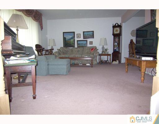 15 Winding Road Iselin, NJ 08830 - Photo 2 of 10 Gallery Image 2