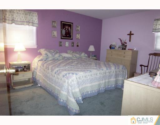 15 Winding Road Iselin, NJ 08830 - Photo 6 of 10 Gallery Image 6