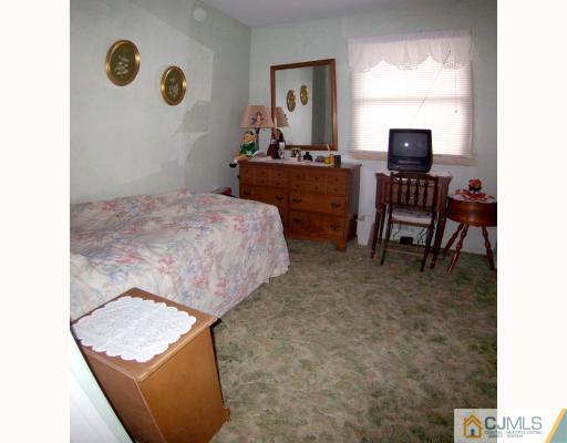 15 Winding Road Iselin, NJ 08830 - Photo 8 of 10 Gallery Image 8