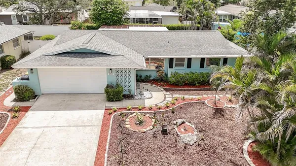 $395,000 | 2063 Dunston Cove Road, Clearwater, FL 33755