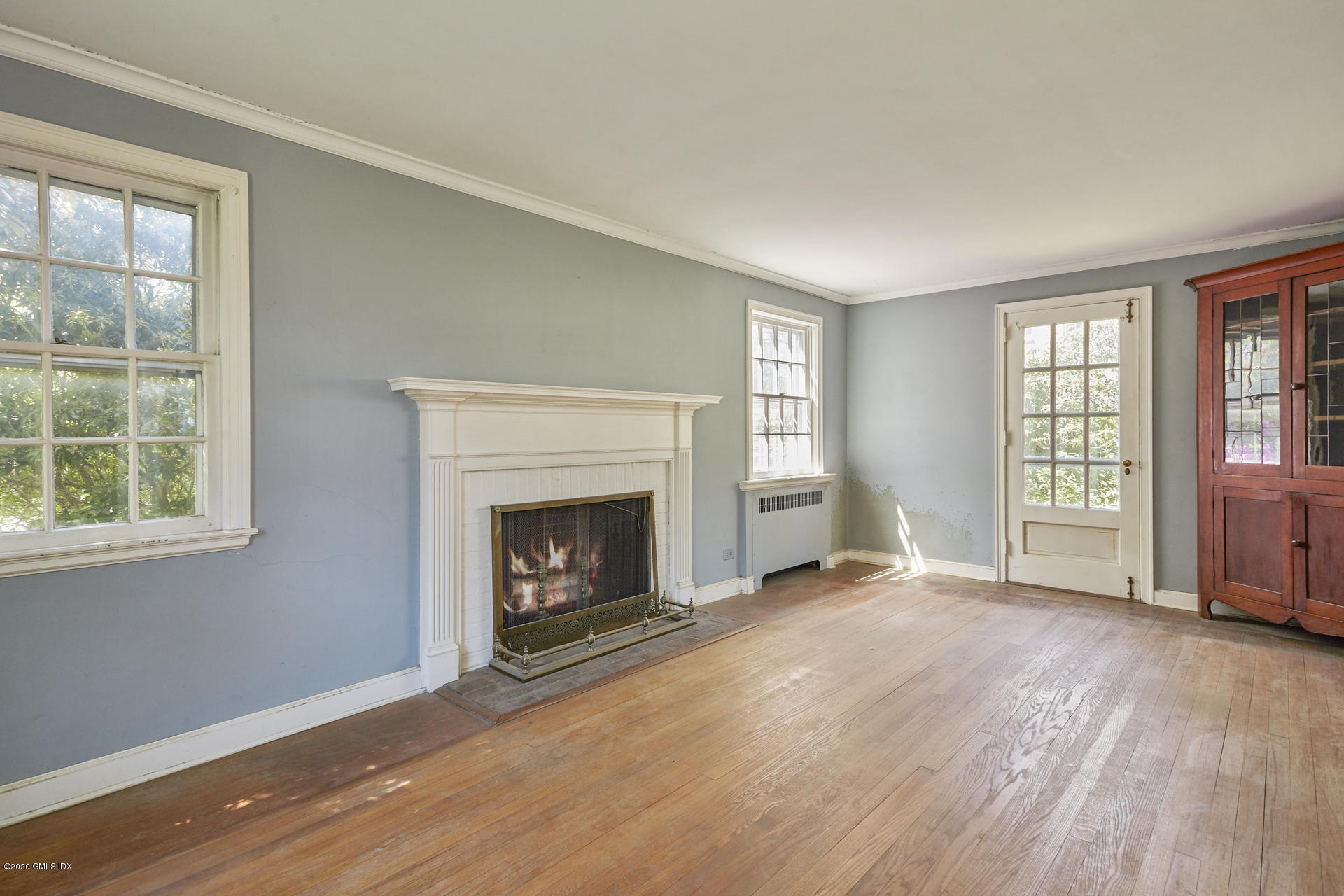 10 Hendrie Lane Riverside, CT 06878 - Photo 3 of 28 an empty room with windows and a fireplace