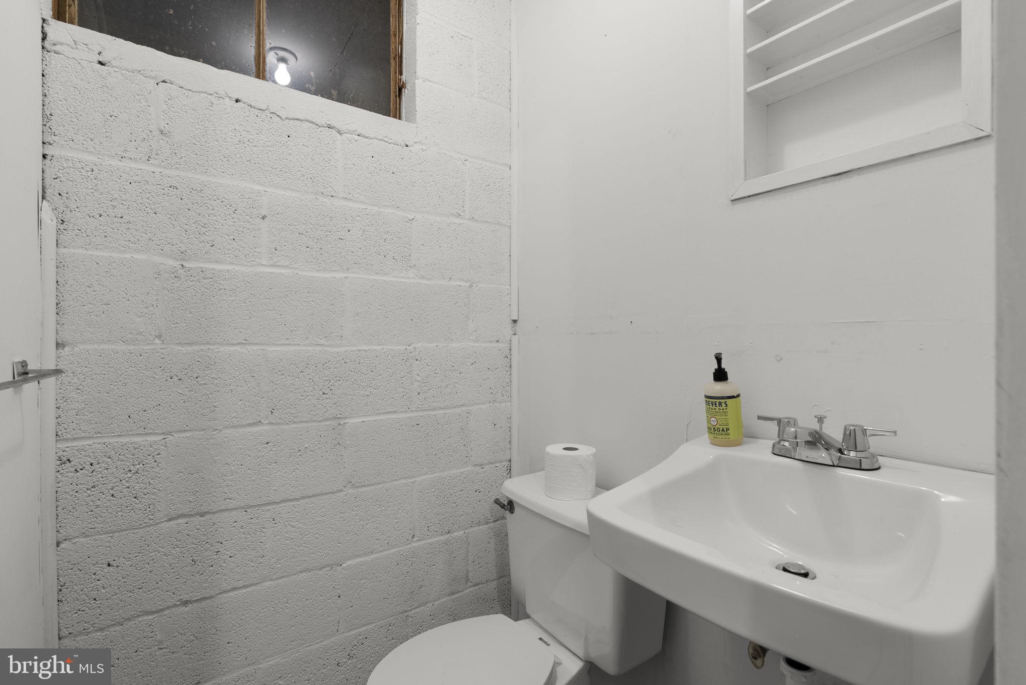 4376 Rte 97 Avenue Brookeville, MD 20833 - Photo 43 of 70 Half Bath