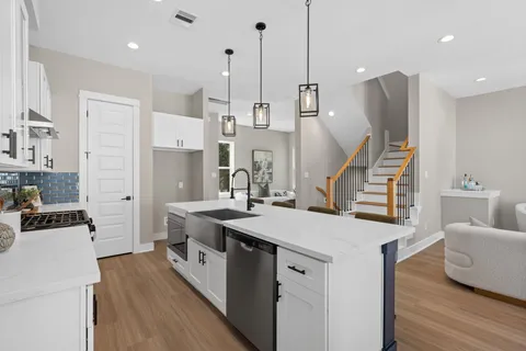 $699,800 | 5824-5826 Highland Sun Lane, Houston, TX 77091