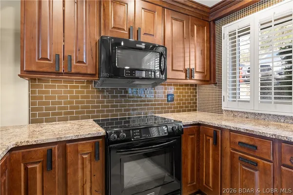 $569,900 | 6620 Lakepointe, Unit 18, Osage Beach, MO 65065