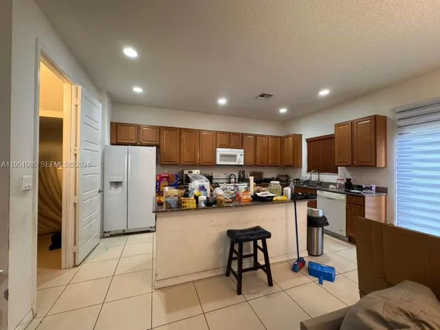 $3,750 | 772 Northeast 191st Terrace, Unit 772, Miami, FL 33179