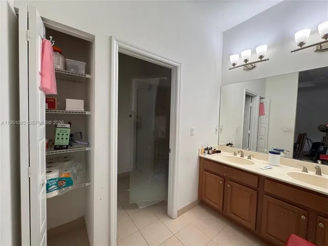 $3,750 | 772 Northeast 191st Terrace, Unit 772, Miami, FL 33179