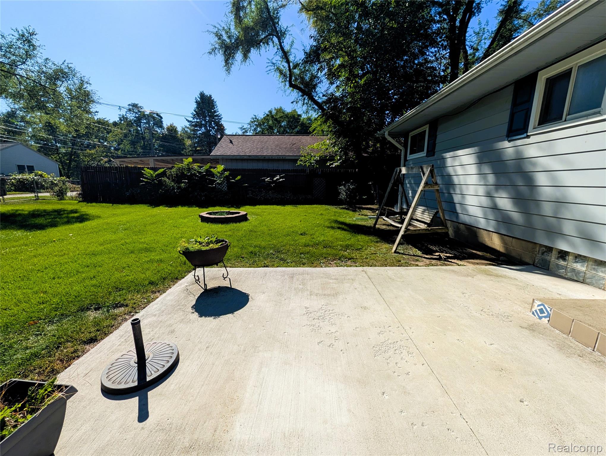 567 Pine Tree Road Lake Orion, MI 48362 - Photo 11 of 43 11 PATIO 3.jpg