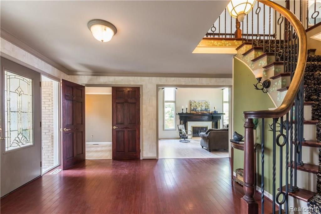 1865 South Shore Drive Rochester Hills, MI 48307 - Photo 11 of 47