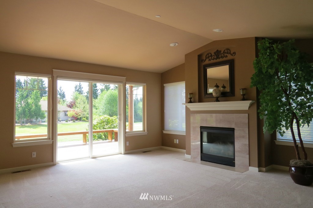 91 East Soderberg Road, Unit 6 Allyn, WA 98524 - Photo 3 of 17