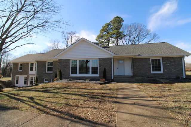 $525,000 | 605 Ellington Drive, Lafayette, TN 37083