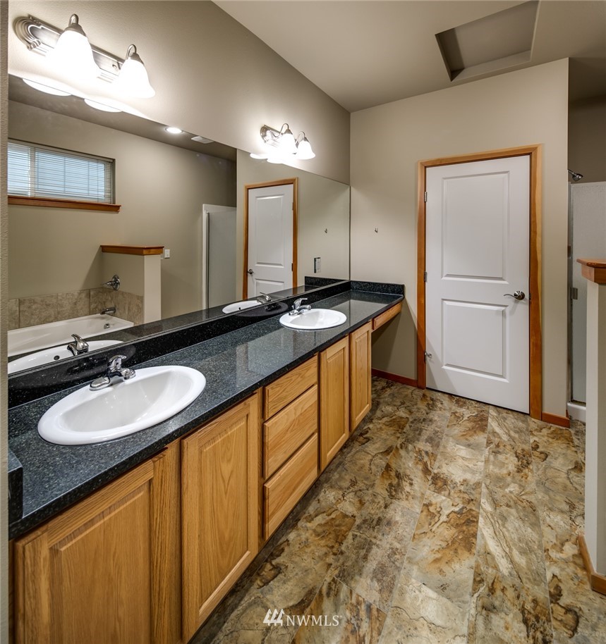 2095 Roxy Loop Ferndale, WA 98248 - Photo 13 of 25 Gallery Image 13