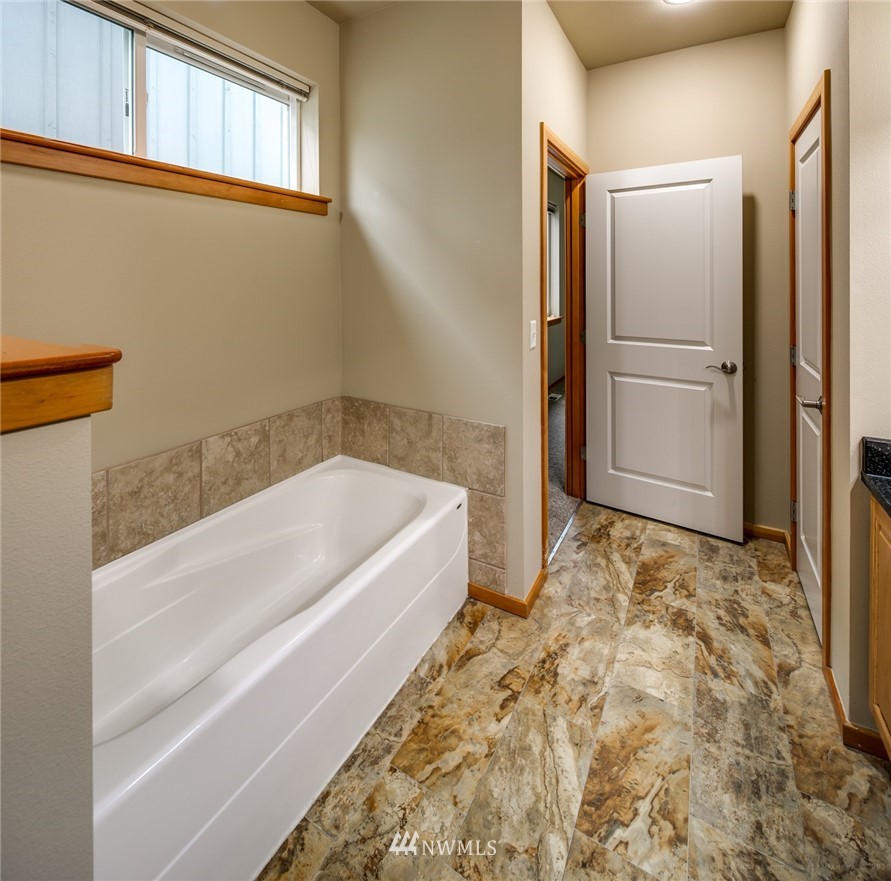 2095 Roxy Loop Ferndale, WA 98248 - Photo 14 of 25 Gallery Image 14