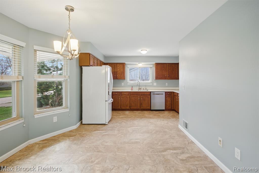 2232 Warrington Road Rochester Hills, MI 48307 - Photo 5 of 51