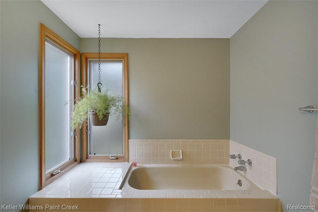 3098 Baypoint Drive Rochester, MI 48309 - Photo 26 of 32 dsc01595-dsc01597.jpg