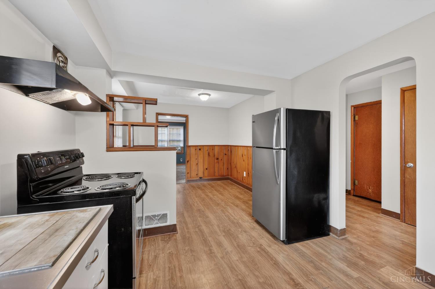 313 Pershing Avenue Cincinnati, OH 45215 - Photo 12 of 36