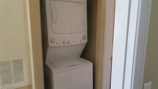 $1,425 | 2305 West Horizon Ridge Parkway, Unit 2822, Henderson, NV 89052