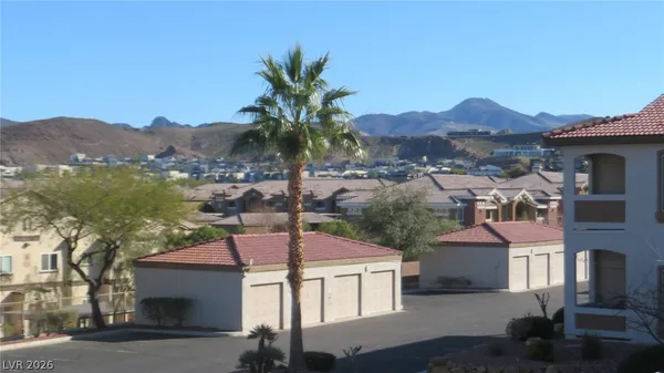 $1,425 | 2305 West Horizon Ridge Parkway, Unit 2822, Henderson, NV 89052