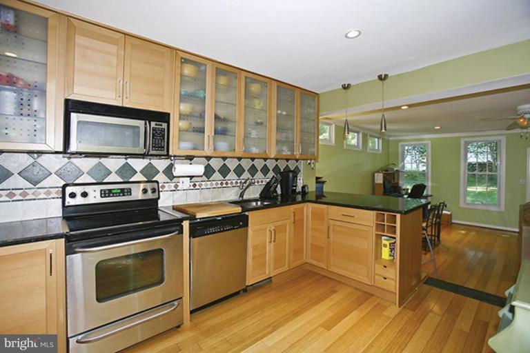 7007 Radnor Road Bethesda, MD 20817 - Photo 7 of 17 Kitchen