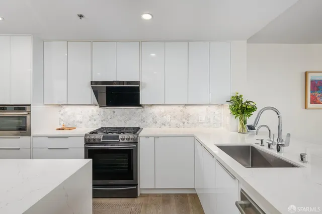 $10,000 | 219 Brannan Street, Unit 4G, San Francisco, CA 94107
