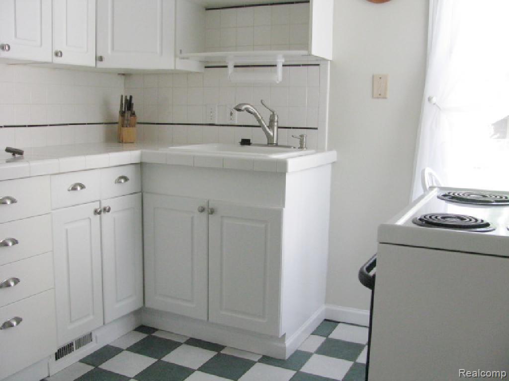 47474 Frederick Road Utica, MI 48317 - Photo 9 of 26 # 9 Kitchen - Copy - Copy.jpg