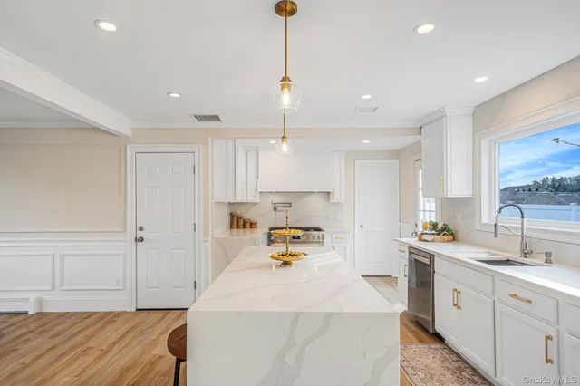 $900,000 | 36 Flintridge Drive, Holbrook, NY 11741