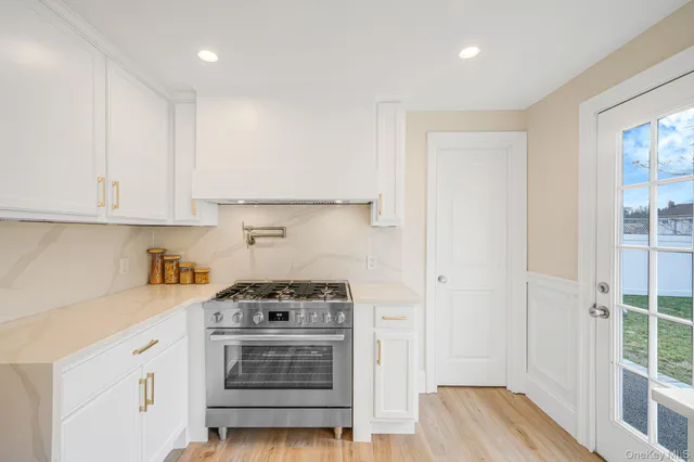 $900,000 | 36 Flintridge Drive, Holbrook, NY 11741