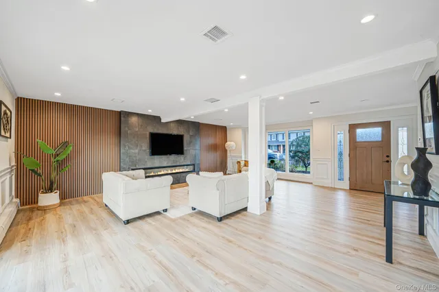 $900,000 | 36 Flintridge Drive, Holbrook, NY 11741