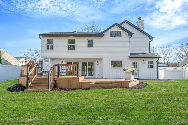 $900,000 | 36 Flintridge Drive, Holbrook, NY 11741