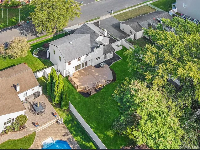 $900,000 | 36 Flintridge Drive, Holbrook, NY 11741