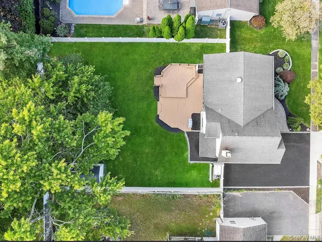 $900,000 | 36 Flintridge Drive, Holbrook, NY 11741