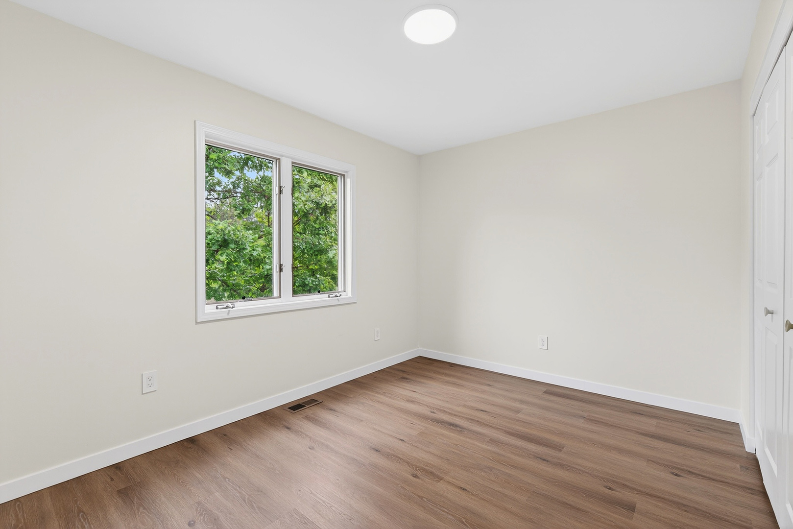 33 Valewood Road West Chicago, IL 60185 - Photo 17 of 26