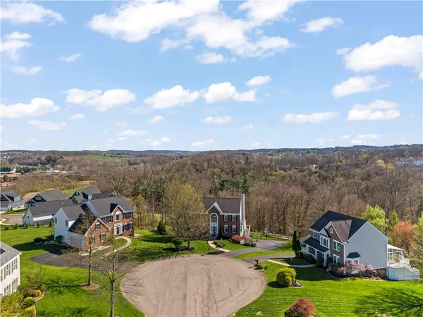 $649,000 | 1046 Woodridge Drive, Canonsburg, PA 15317