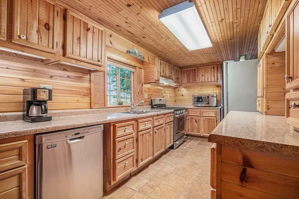 $419,000 | 53027 Twin Lakes Road, Dowagiac, MI 49047