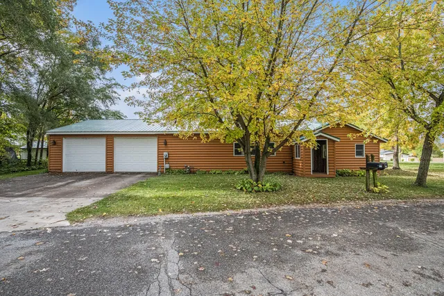 $419,000 | 53027 Twin Lakes Road, Dowagiac, MI 49047