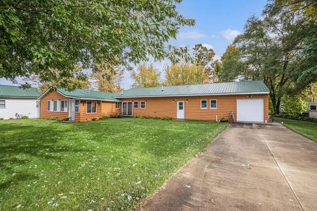 $419,000 | 53027 Twin Lakes Road, Dowagiac, MI 49047