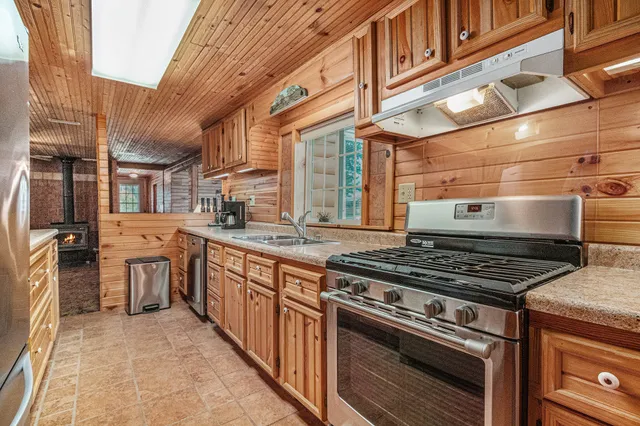 $419,000 | 53027 Twin Lakes Road, Dowagiac, MI 49047