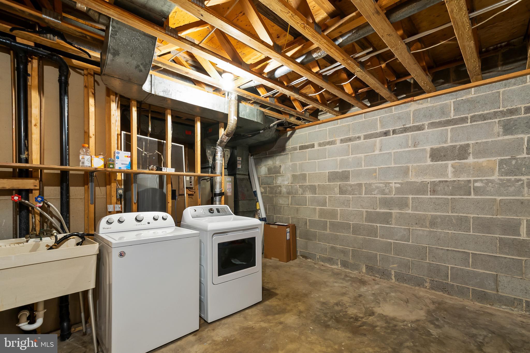 9518 Hunt Square Court Springfield, VA 22153 - Photo 37 of 39 a utility room with dryer and washer