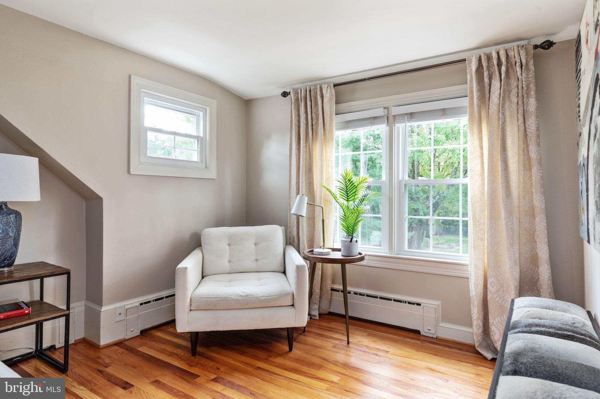 505 Edwards Ferry Road Northeast Leesburg, VA 20176 - Photo 16 of 36 Sitting Area In Primary Bedroom