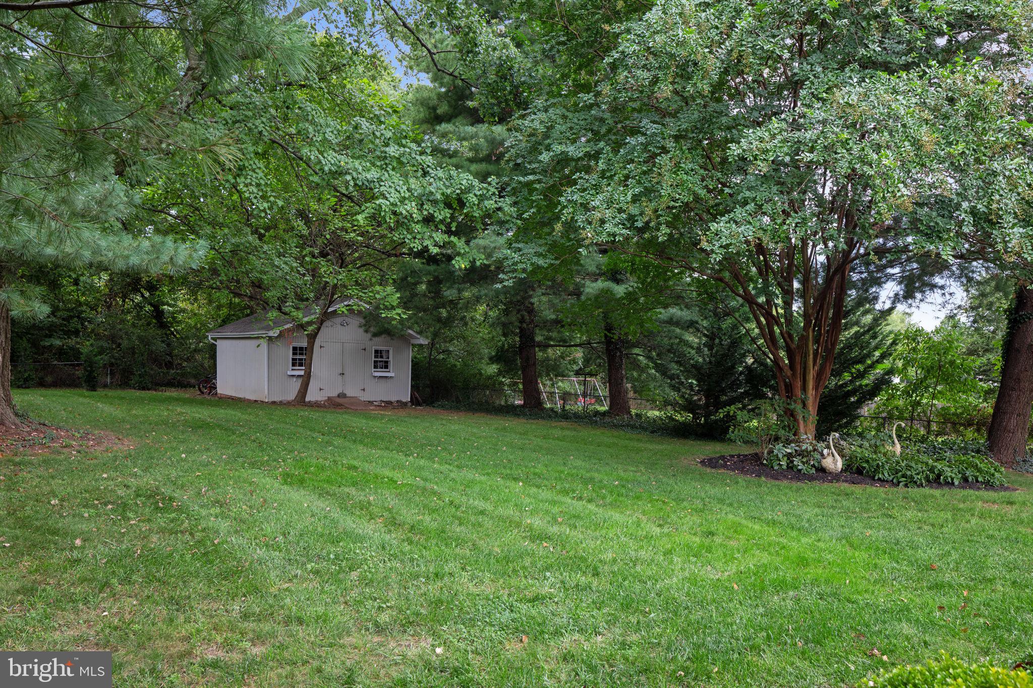 505 Edwards Ferry Road Northeast Leesburg, VA 20176 - Photo 26 of 36 Large Yard