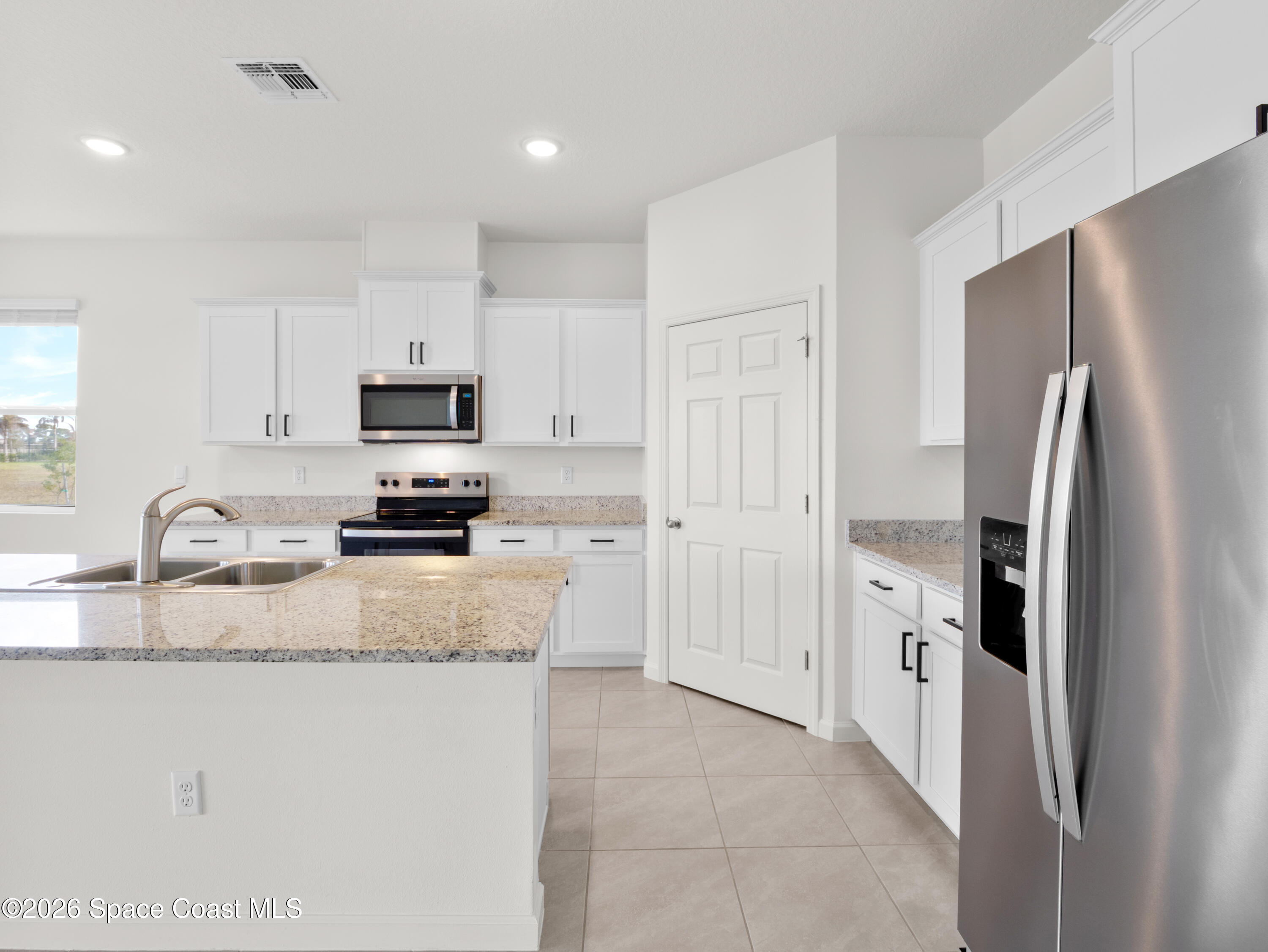 5388 Waterfall Place Grant, FL 32949 - Photo 11 of 29 Kitchen