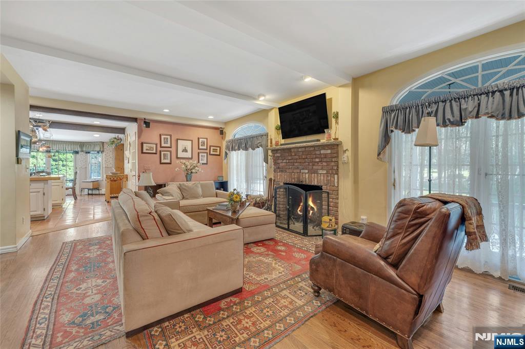 11 Lower Cross Road Saddle River, NJ 07458 - Photo 8 of 35
